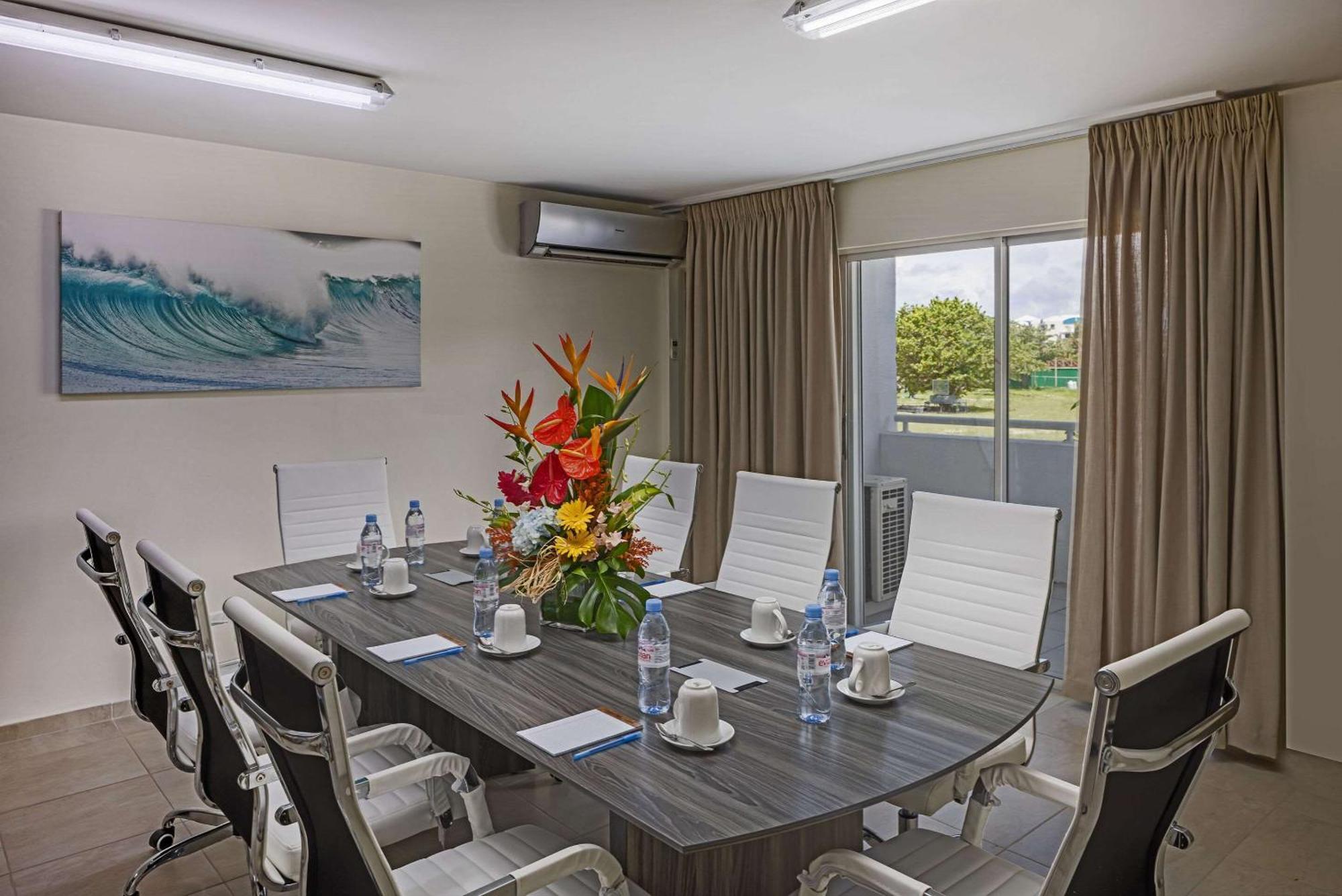 The Atrium Beach Resort And Spa, Ascend Hotel Collection Simpson Bay Kültér fotó