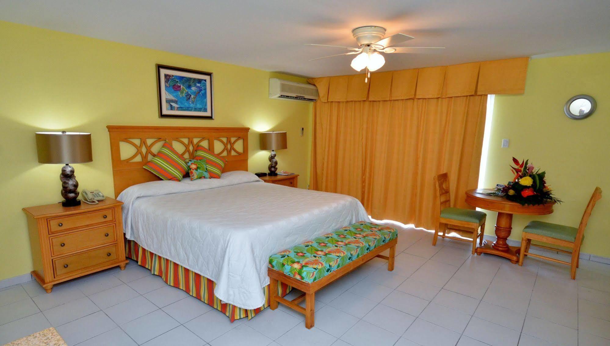 The Atrium Beach Resort And Spa, Ascend Hotel Collection Simpson Bay Kültér fotó
